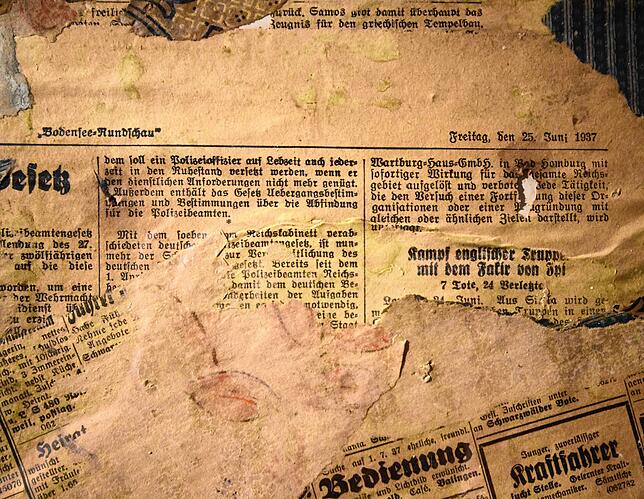 Diese Zeitungen von 1937 waren hinter einer Tapete im Kuony-Haus. Sie wurden gesichert und eingerahmt. Die Bodensee-Rundschau war die ...