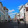 Die Singener Innenstadt bietet derzeit trotz blauen Himmels ein tristes Bild. Durch die Schließung der Geschäfte sind kaum Menschen ...
