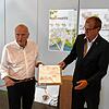 Eckart Rosenberger (links) und OB Klaus Eberhardt stellen den Siegerentwurf vor. Bilder: Ralf H. Dorweiler