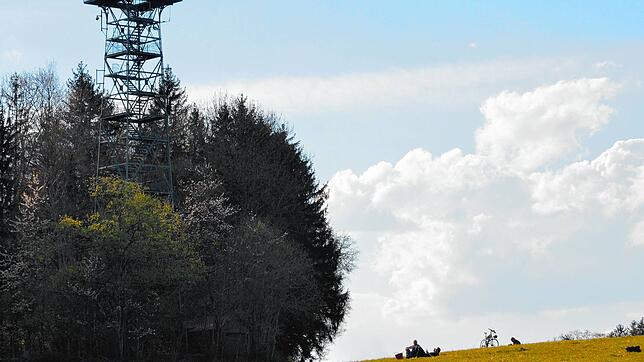 Ein Klassiker unter den Ausflugszielen ist der Gehrenbergturm. Rund um den Turm gibt es Wanderwege, die sowohl bei Einheimischen als ...