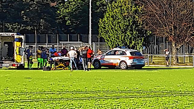 Nachdem ein TSV-Spieler auf dem Platz zusammengebrochen war, musste der Notarzt gerufen werden.