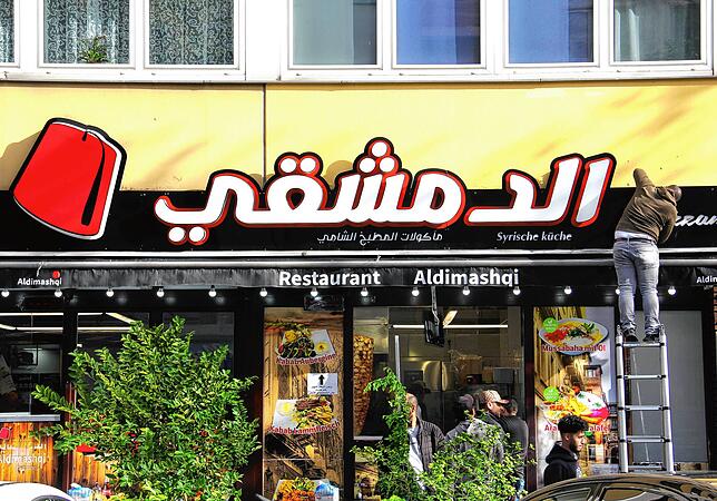Auch die meisten Geschäfte werden von Männern aus Syrien, dem Irak oder dem Libanon betrieben.