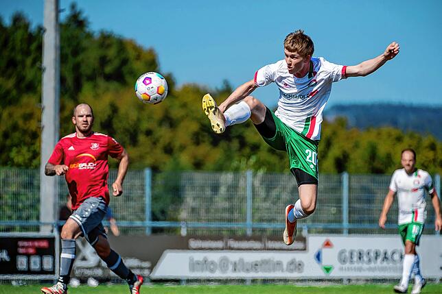 Höhenflug: Mit 29 Toren hat Felix Schmidle großen Anteil am Meistertitel der Spvgg. Andelsbach in der Kreisliga B-3.