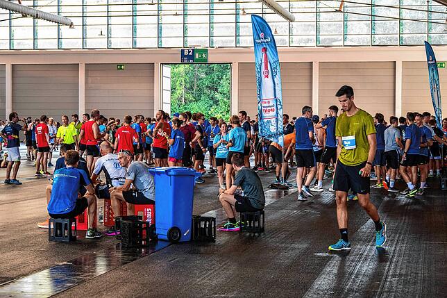 Bild 19: Bilder vom ZF Firmenlauf Start und Zieleinlauf Messegelände