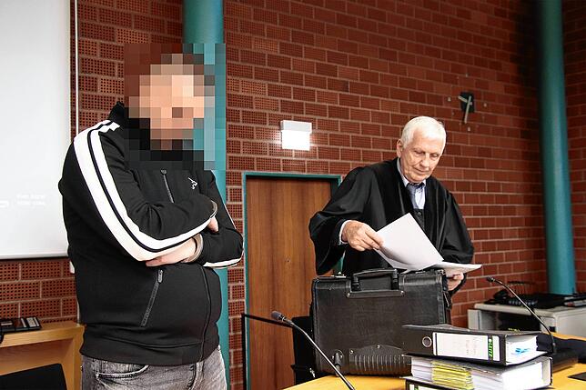 Das Geständnis des jüngeren der beiden Brüder, hier neben seinem Verteidiger Hans-Christian Arnsperger, war für Richter Arno Hornstein ...