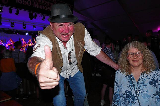 Bild 4: Was für eine Fete! Musikkapelle Mundelfingen versetzt das Publikum zum Jubiläumsstart in Feierlaune