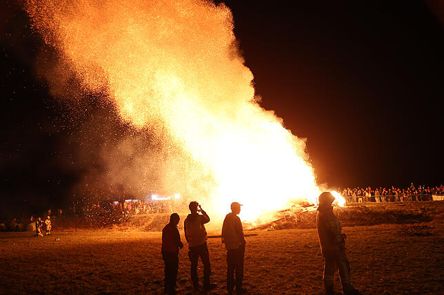 Bild 8: Litzelstetten 2025: Diese Funkenfeuer-Bilder fangen die Tradition perfekt ein!