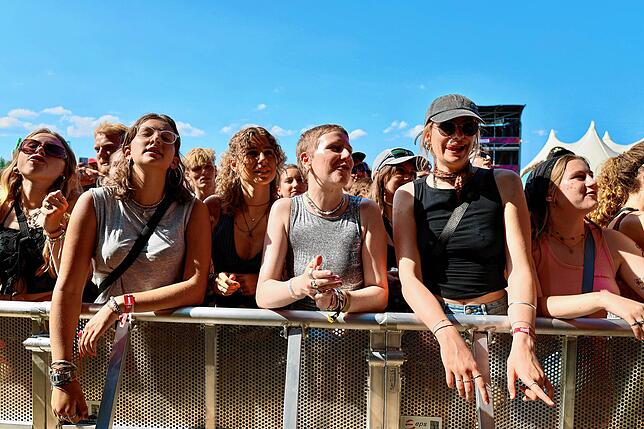 Bild 10: Bibiza rappt auf der Southside-Bühne – wir haben die Bilder