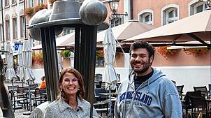 Rita Schwarzelühr-Sutter mit Baris Korkmaz in Waldshut. Bild: Büro Schwarzelühr-Sutter