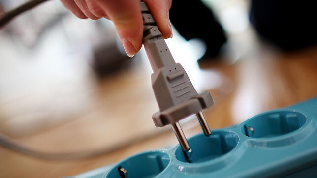 Elektrische Geräte zu betreiben, wird zusehends teurer. Bild: dpa