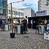 Belebung auf dem Kirchplatz: Viele Besucher machen es sich im Sommer vor der Pop-up-Bar gemütlich.