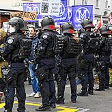 Auch in der Schweiz kommt es immer wieder zu Demonstrationen gegen die Corona-Maßnahmen wie hier Anfang Januar in Zürich.