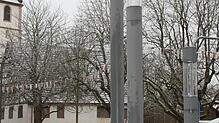 In Hochemmingen steht am Rathaus bereits die City-Leuchte. Fotos (2): Margot Hettich