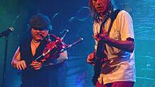 Ausverkauftes Haus bei der AC/DX Tribute-Band im Gloria-Theater. Bild: Susanne Schleinzer-Bilal