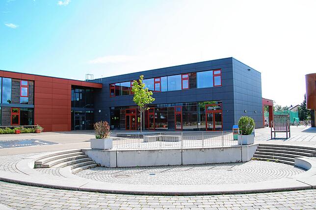 Noch ist alles ruhig. Die Lucian-Reich-Schule in der Woche vor dem Schulstart.