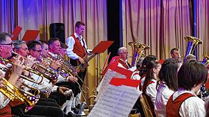100 Jahre Trachtenkapelle Niederwihl: Die Musiker bieten ein außergewöhnliches Konzert, denn alle noch lebenden Dirigenten beteiligen ...