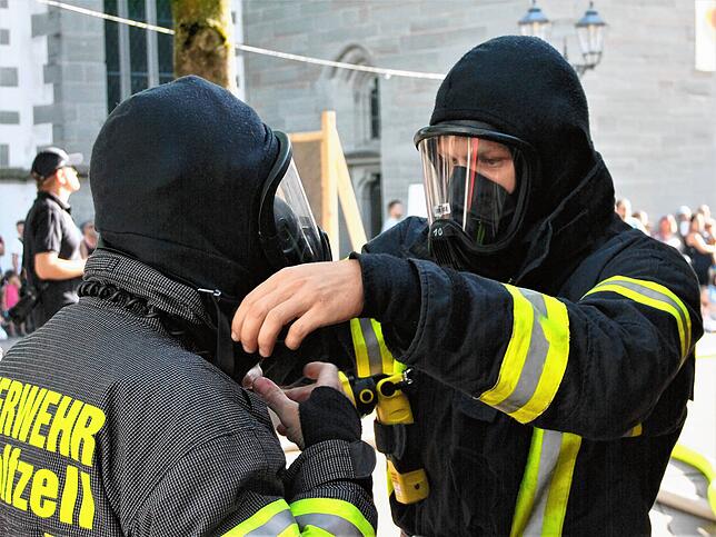 Bild 11: Bilder von der Schauübung der Feuerwehr und der Rettungsdienste auf dem Radolfzeller Marktplatz