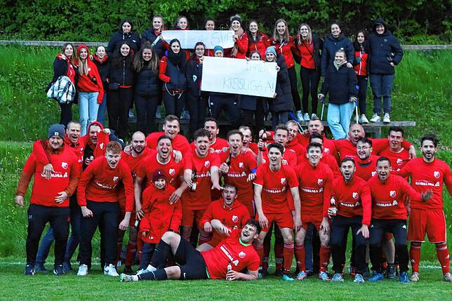 Party pur: Der SV Eggingen feierte im vergangenen Sommer die Rüpckkehr in die Kreisliga A. Zum erfolgreichen Team zählten (von links): ...