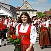 Zahlreiche Gruppen nahmen am Sonntag am großen Umzug teil. Nicht nur der Musikverein aus Zogenweiler hatte Festdamen mit dabei.