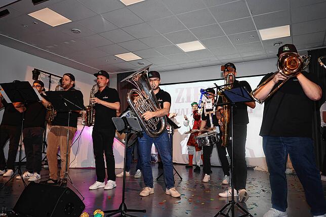 Bild 4: Zirkusfestival beim Sportlerball in Rietheim