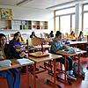 Unterricht mit Mindestabstand in der Klasse 9b: Damit die Tische zwischen den Schülern an der Mädchen- und Jungenrealschule St. ...