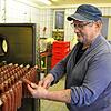 Hans-Jürgen Heitz arbeitet als Landmetzger vom alten Schlag. Seine Landjäger verkauft er seit einem guten Jahr im Automaten &ndash; ein ...