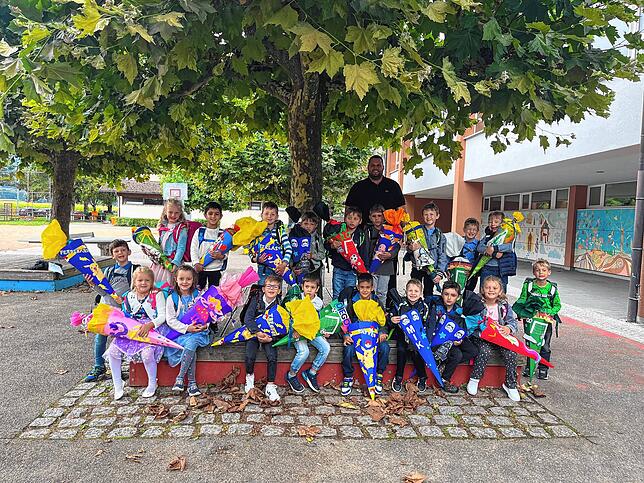 19 Jungen und Mädchen wurden in die Klasse 1a der Grundschule Grießen eingeschult. Klassenlehrer ist Michael Boos.