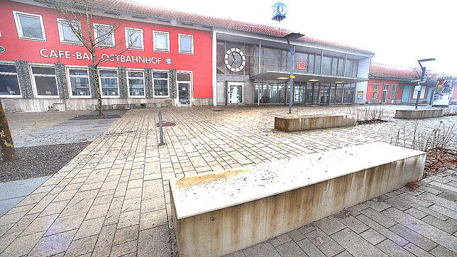 Unser Bild zeigt den Bahnhofsvorplatz im Jahr 2017.