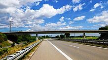 Die Neberwegbrücke führt aus dem Donaueschinger Gewerbegebiet über die B27 in Richtung Aasen. Ab Montag, 3. Juli, wird sie durch das ...