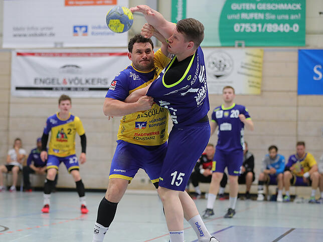 Fabian Schlaich (HSG) gegen Tim Völzke (HC).