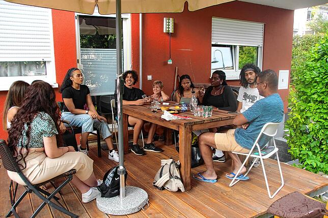 Auf der Terrasse der Familie Badawi entspann sich eine spannende und emotionale Diskussion über den alltäglichen Rassismus in Konstanz.