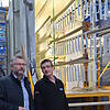 Der Geschäftsführer der Stobag-Deutschland GmbH, Wilfried Rapp (links), und der Stobag-Alufinish Betriebsleiter Daniel Vögele schauen ...