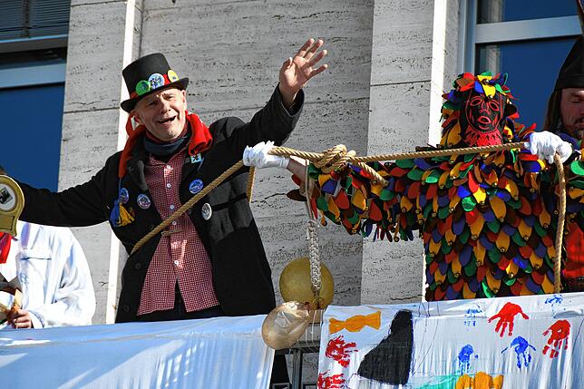 Am Schmotzigen Dunschtig 2022 wurde OB Bernd Häusler im Freien abgesetzt. Das soll auch an dieser Fasnet so sein.