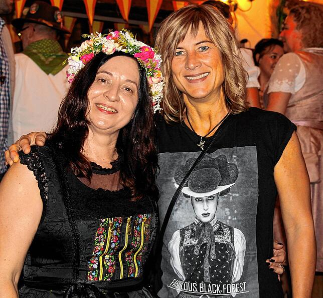 Bild 4: Dirndl und Lederhosen bestimmten das Bild beim Bräunlinger Almabtrieb