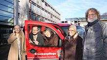 Der Förderverein Brückenpflege mit Konrad Kraus (rechts) und Eva-Maria Steiger (2. von rechts) sorgt dafür, dass das Team der ...