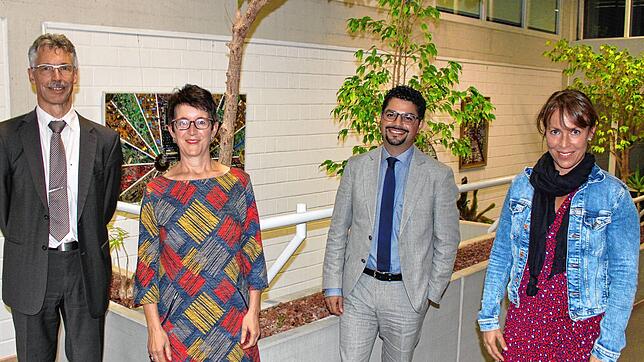 Der Vorstand des Trägervereins der VHS Rheinfelden (von links): Dieter Meier, Eveline Klein und Dario Rago, rechts VHS-Leiterin Veronika ...