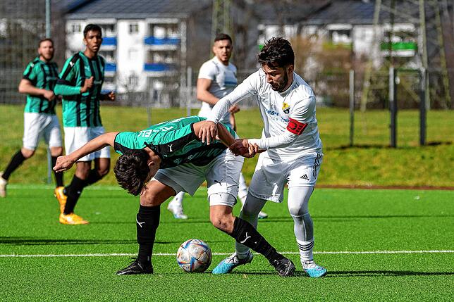 Bild 8: 1:1 im Hochrhein-Derby zwischen dem FC Zell und dem SV 08 Laufenburg &ndash; und wir haben Bilder!