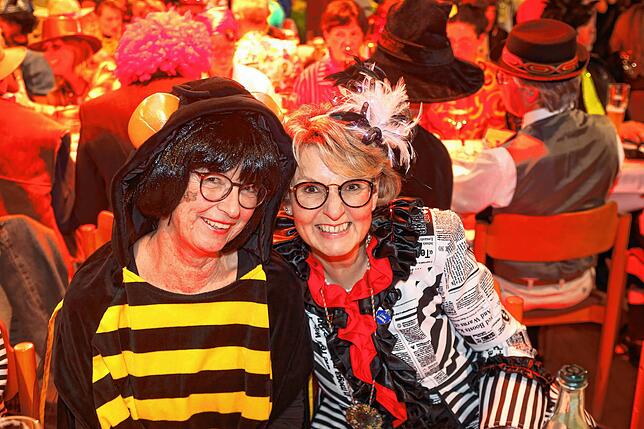 Bild 14: Bitte Platz nehmen! Kurz vor der Live-Übertragung der Konstanzer Fasnacht füllen sich die Reihen