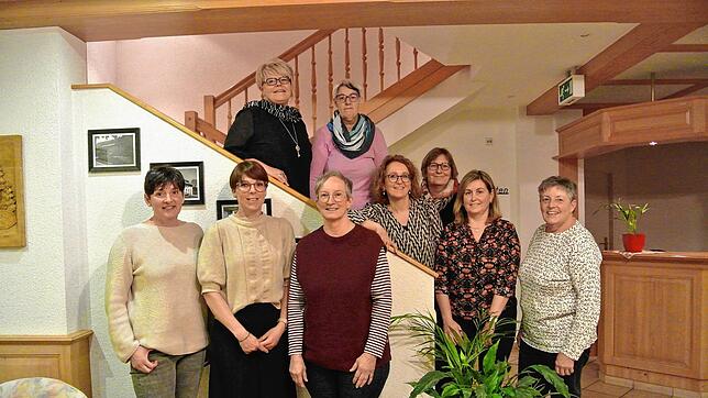 Oben von links Karin Hallenbarter, Jutta Kromer, Claudia Isele, Bettina Schwilski, Christine Engelhardt und Agnes Gantert; unten von ...