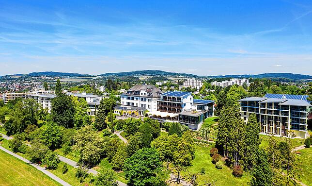 Erst aus der Luft werden die Dimensionen des größten Hotels am Bodensee ersichtlich.