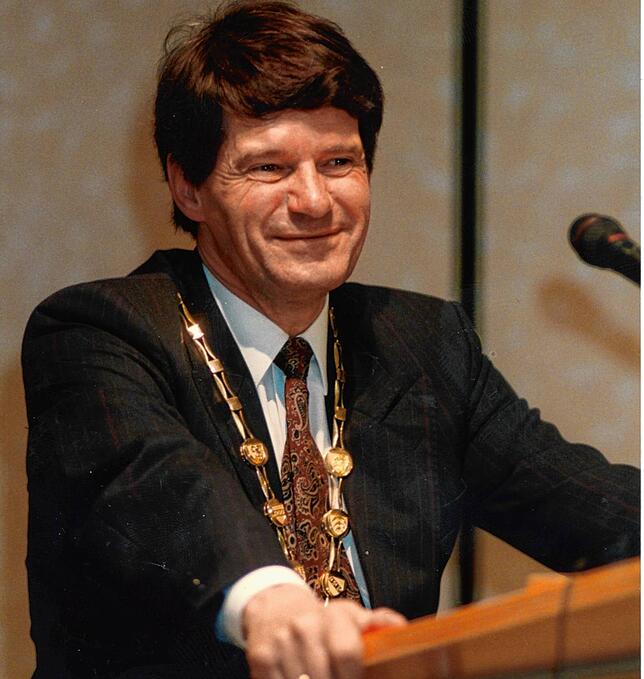 Oberbürgermeister Reinhard Ebersbach mit Amtskette. Das Bild entstand Anfang der 1990-er Jahre. Am Karfreitag verstarb der Alt-OB im ...