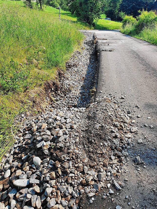 Bild 16: Schlammlawinen und eingesunkene Autos als Folgen: So schlimm wütete das Unwetter in den Gemeinden Küssaberg und Klettgau