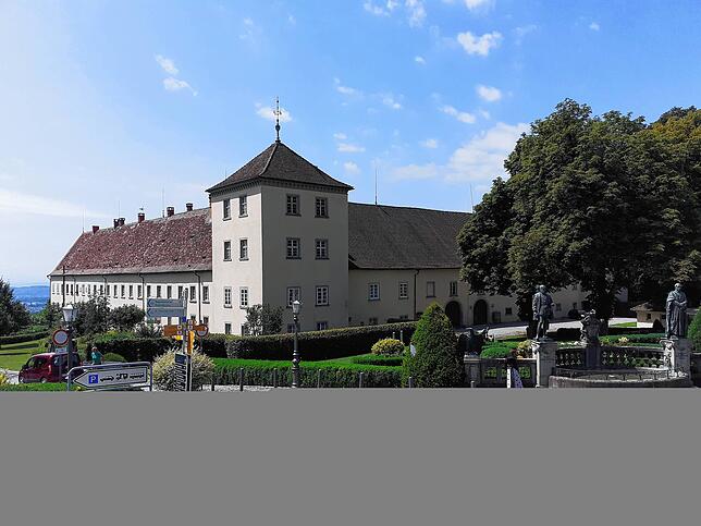 Schloss-Remisen