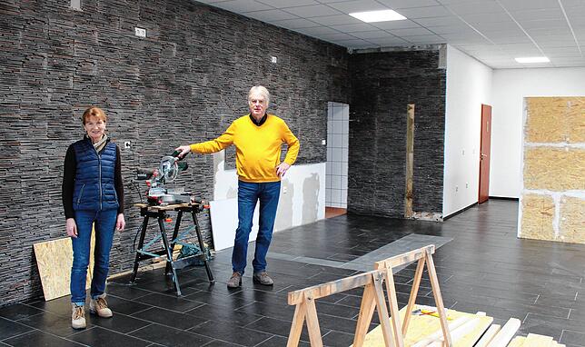 Die Leiterin der Tafel Stockach, Margot Kammerlander, und der Vorsitzende des Trägervereins Singener Tafel, Udo Engelhardt, sind ...