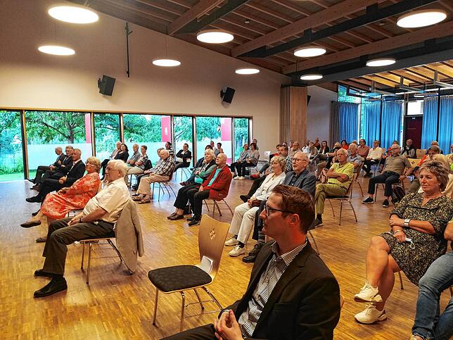 Sehr gut besucht ist die Buchvorstellung im Prinz-Max-Saal.