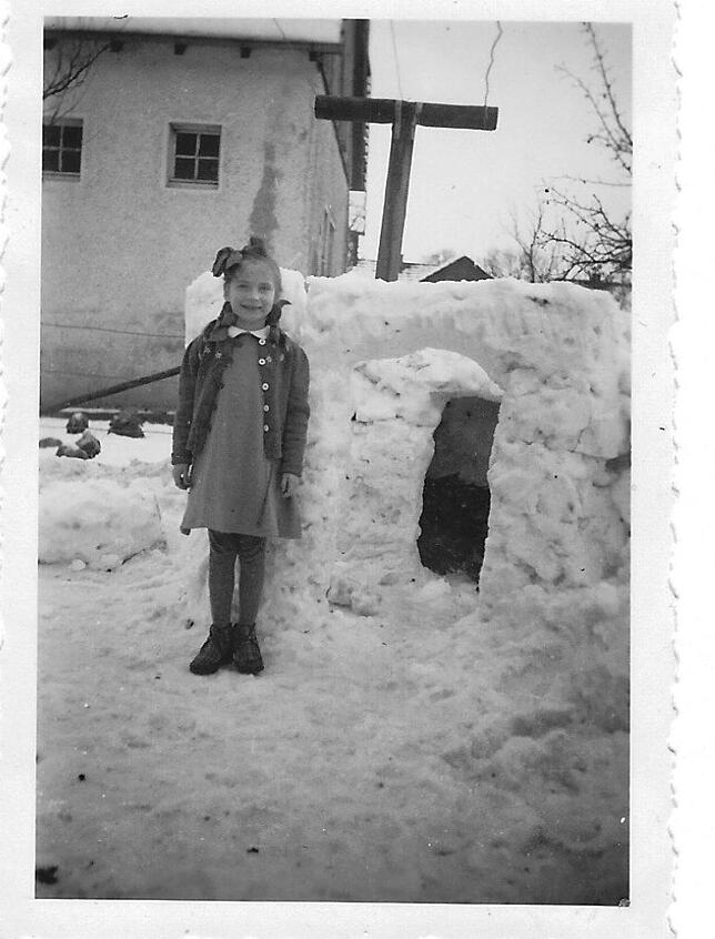 Im Winter 1950 konnte die damals neunjährige Marlis im Garten der Eltern sogar ein Schneehaus bauen.