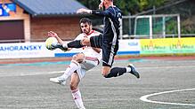 Voller Einsatz: Sebastian Rupp mühte sich mit dem FC Wallbach, doch am Ende setzte es beim FC Schönau eine bittere 1:2-Niederlage.