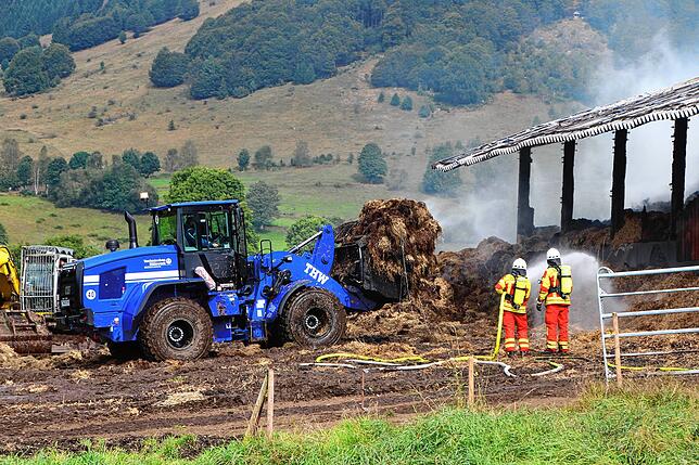 Bild 27: Scheune brennt: Bilder vom Großeinsatz der Feuerwehr in Bernau-Goldbach