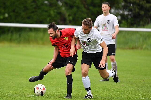 Bild 4: FSV Rheinfelden feiert Pflichtsieg gegen Schlusslicht FC Emmendingen – und wir haben die Bilder