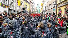 Diese Bilder wird es bei der Fasnacht 2022 wohl nicht geben. Großveranstaltungen wie diese in Überlingen mit tausenden Menschen sollen ...